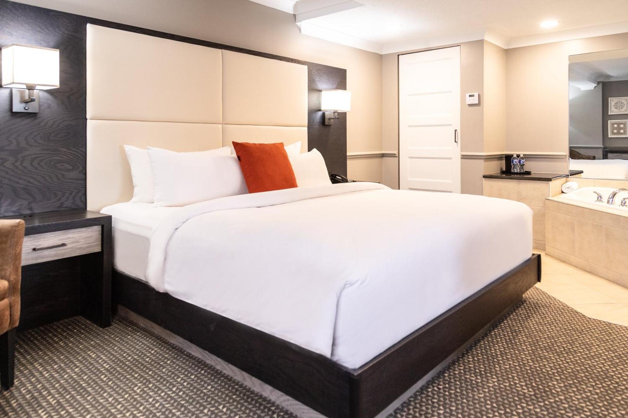 Crowne Plaza Fredericton Lord Beaverbrook By Ihg Exterior foto