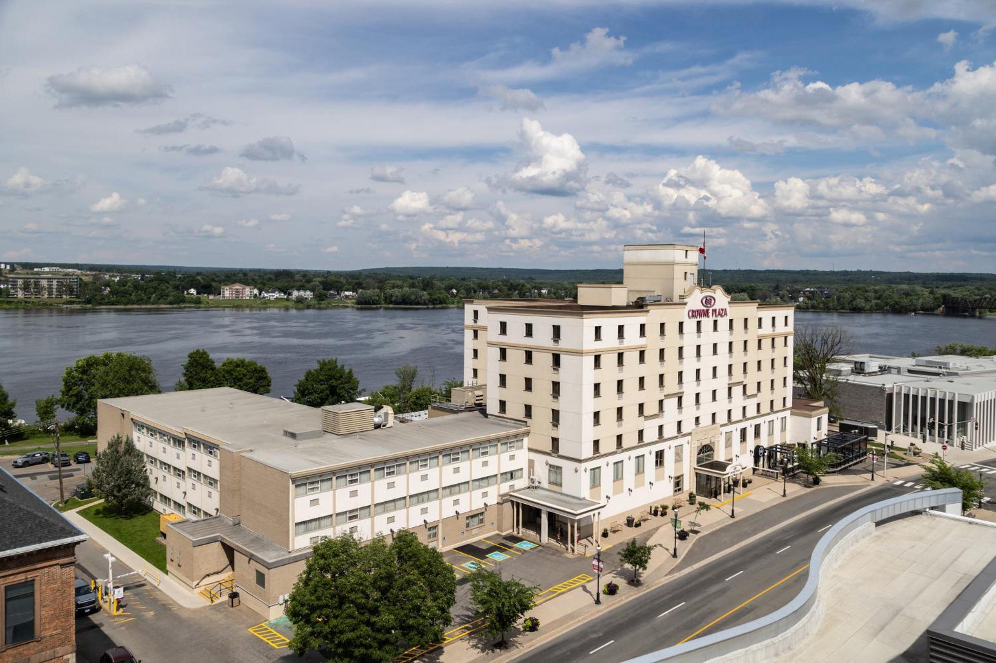 Crowne Plaza Fredericton Lord Beaverbrook By Ihg Exterior foto